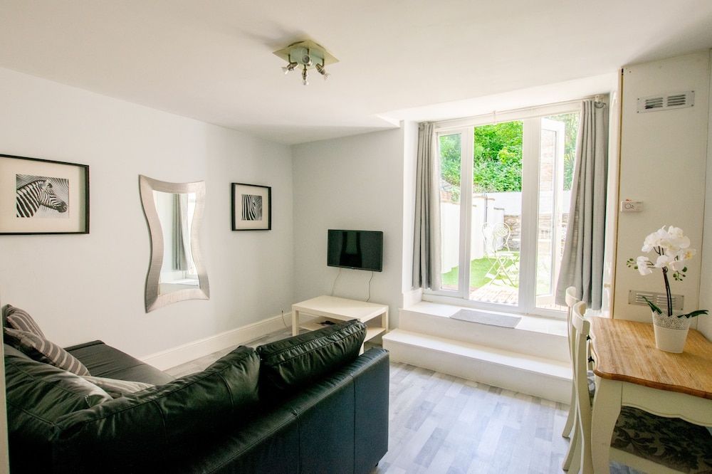 undefined Large Garden Apartment Central Bristol 5