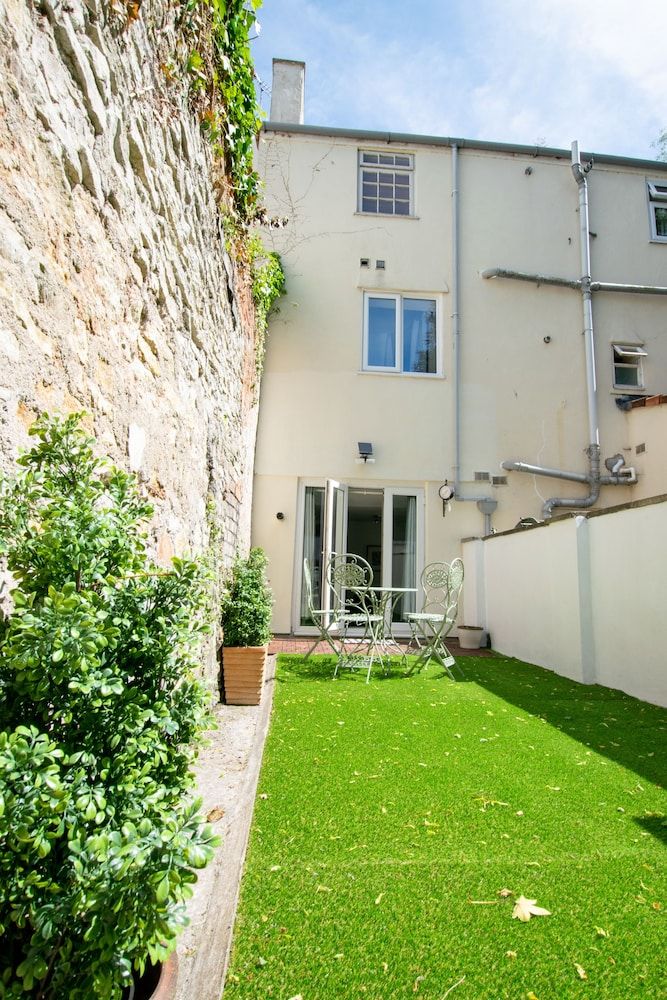 undefined Large Garden Apartment Central Bristol 10