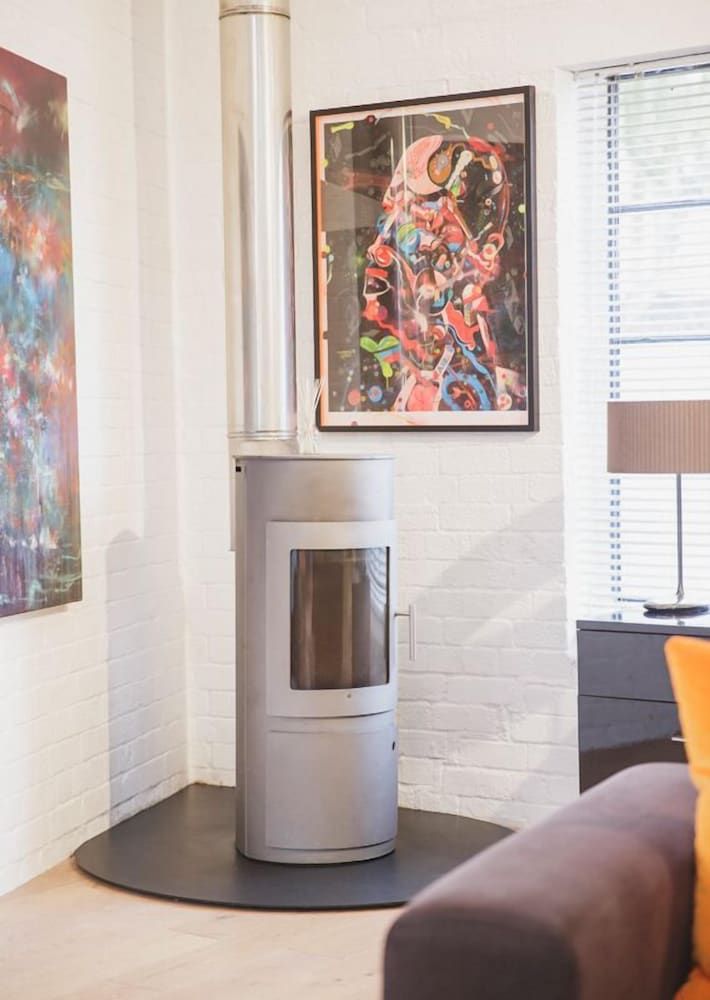 Paintworks Apartments Super Deluxe Two Bedroom Loft Apartment (The While Loft) 9