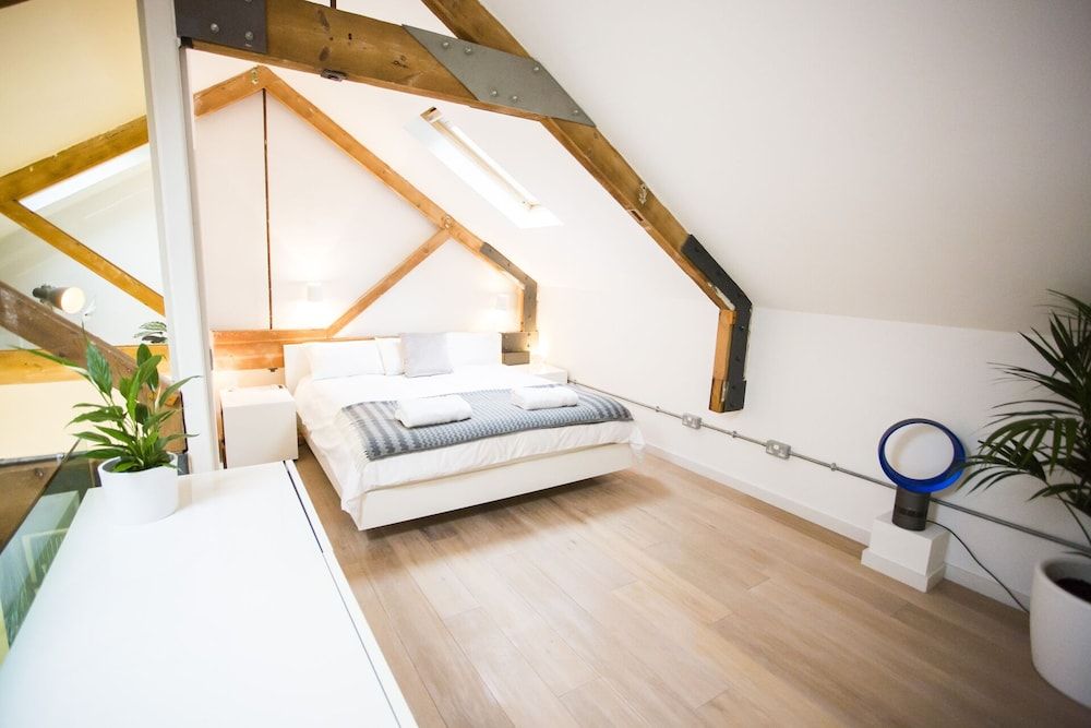 Paintworks Apartments Luxury Apartment, 2 Bedrooms (The Brick Loft) 2