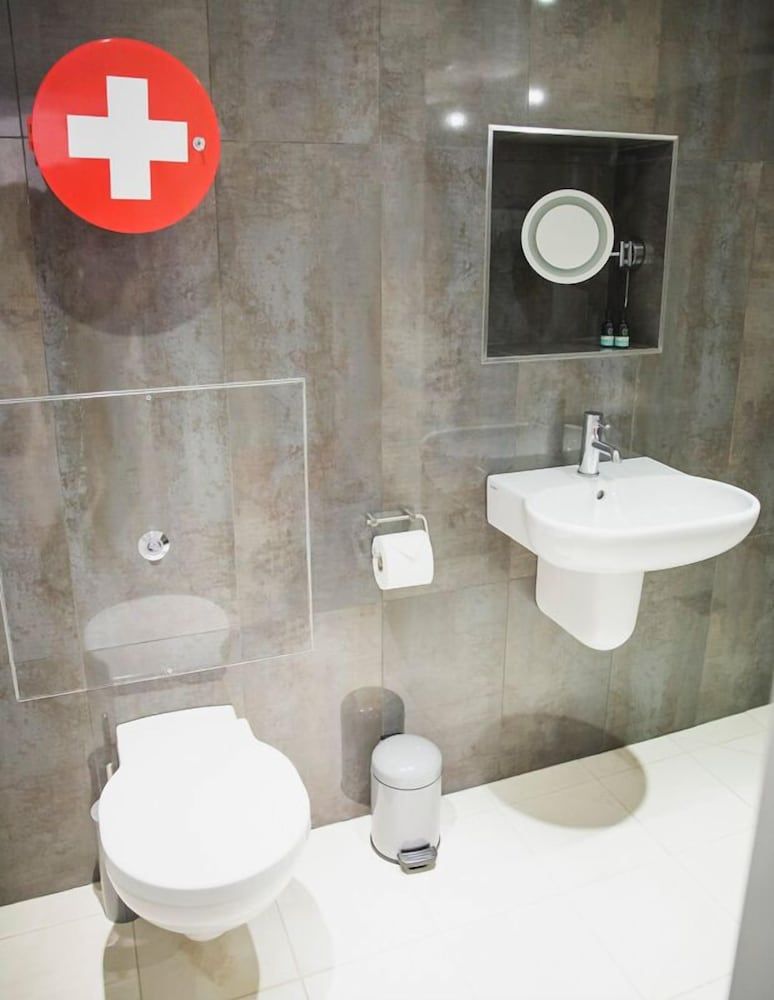 Paintworks Apartments Super Deluxe Two Bedroom Loft Apartment (The While Loft) 6