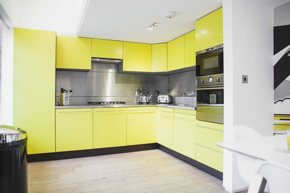 Paintworks Apartments Super Deluxe Two Bedroom Loft Apartment (The While Loft) 8