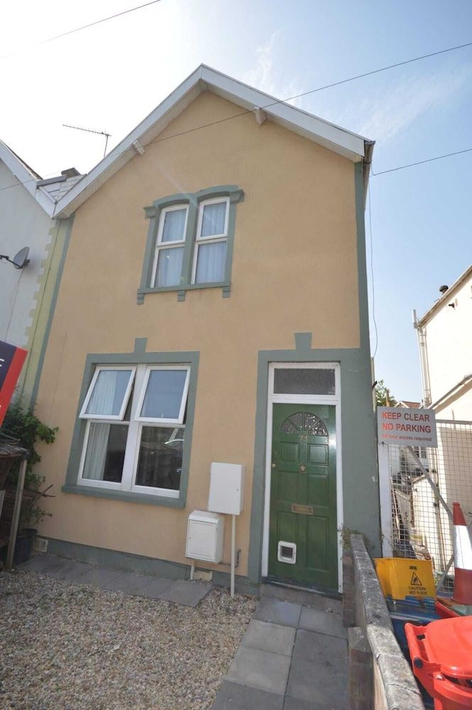 undefined 2 Bedroom Home in Gloucester Road