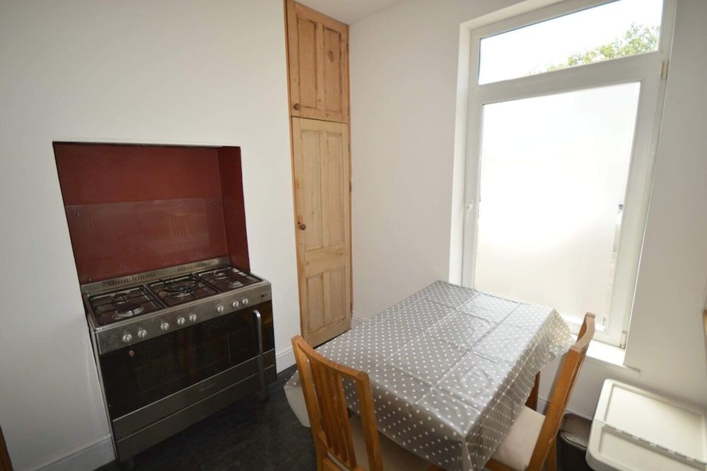 undefined 2 Bedroom Home in Gloucester Road 9