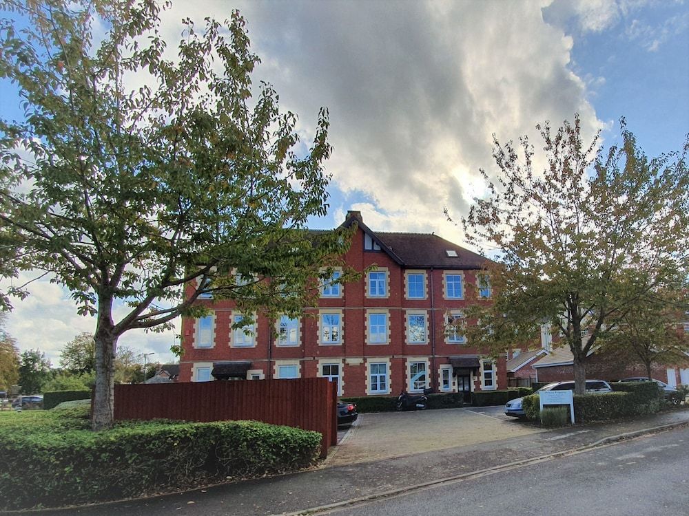 undefined Stylish 3 Bed Apartment in Bristol 2