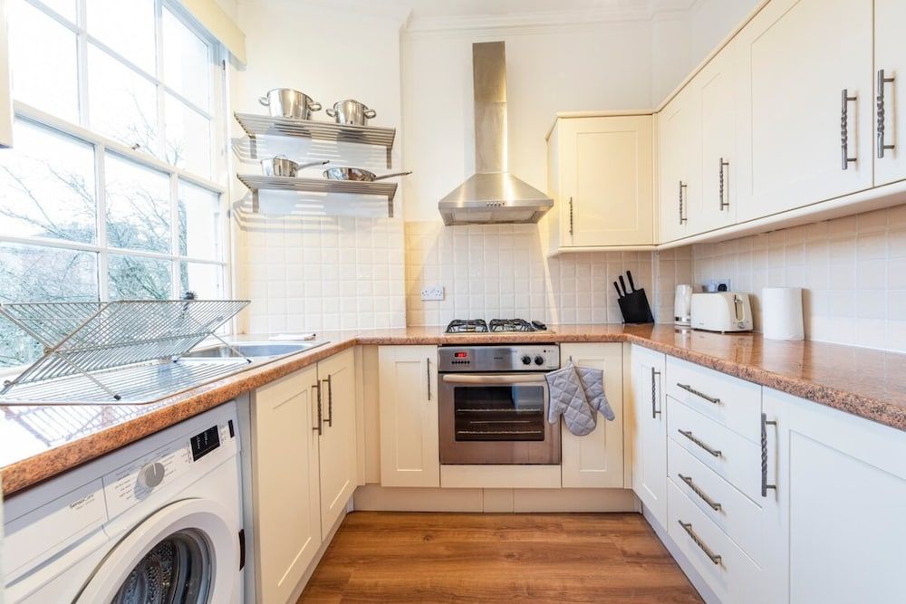 undefined The Parade: Central Flat With Parking 8