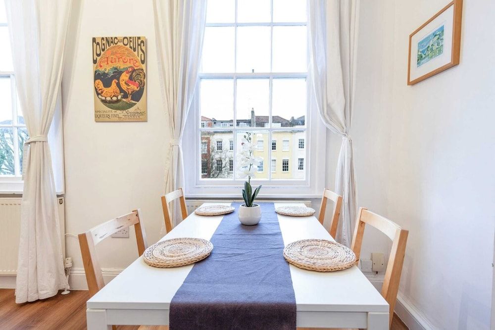 undefined The Parade: Central Flat With Parking 7