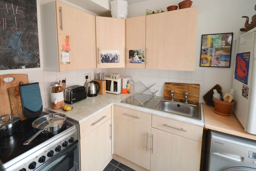 undefined Bright and Cosy Studio Apartment in Stokes Croft 6