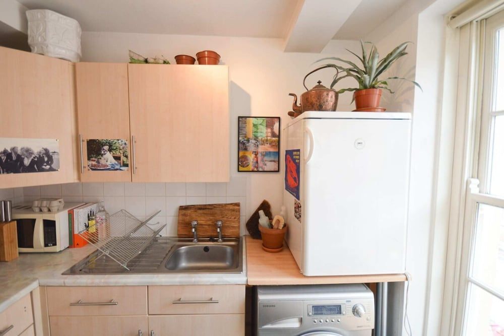 undefined Bright and Cosy Studio Apartment in Stokes Croft 5