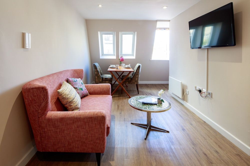 Charlotte Rise Junior Studio Suite 4