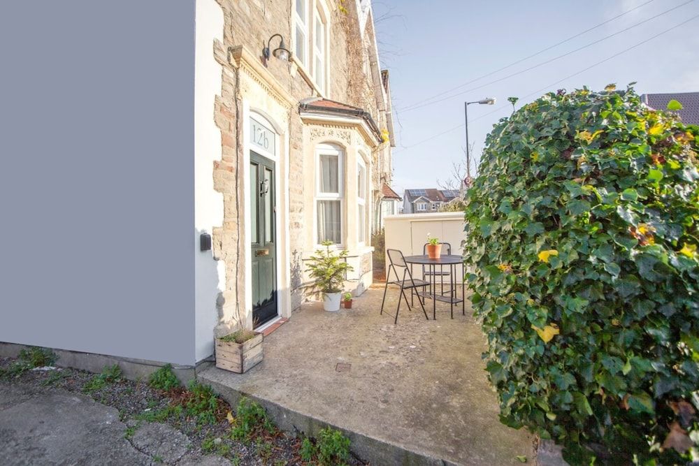 undefined Modern and Chic 2 Bedroom in Bristol 4