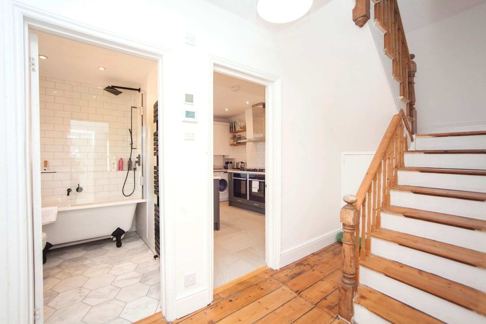 undefined Modern and Chic 2 Bedroom in Bristol 9