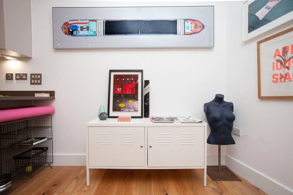 undefined Central Designer 2 Bedroom Apartment in Portland Square 6