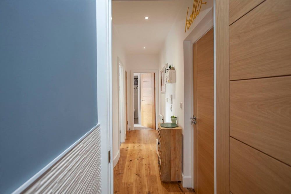 undefined Central Designer 2 Bedroom Apartment in Portland Square 4