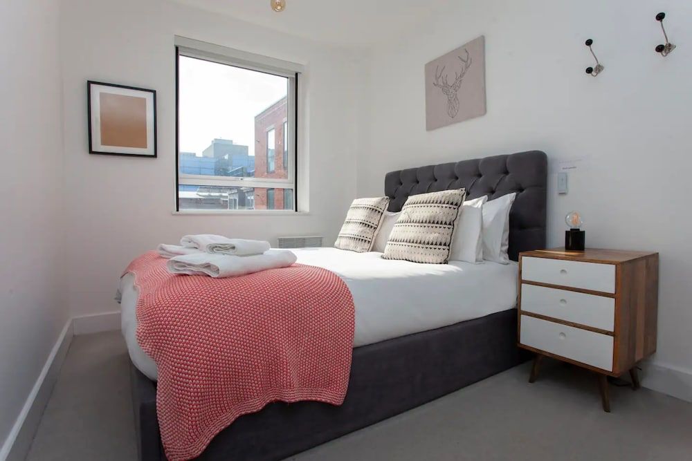 undefined Central Designer 2 Bedroom Apartment in Portland Square 8