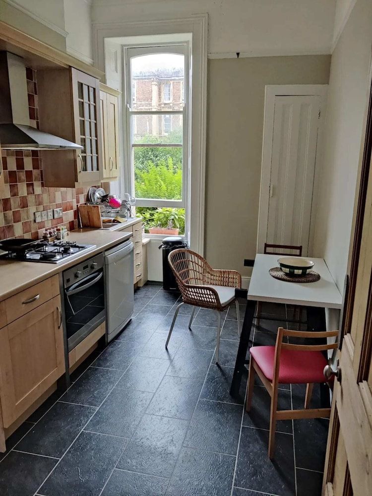 undefined Serene 2 Bedroom Apartment in Clifton 8