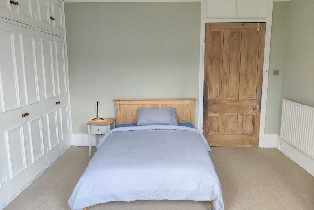 undefined Serene 2 Bedroom Apartment in Clifton 6