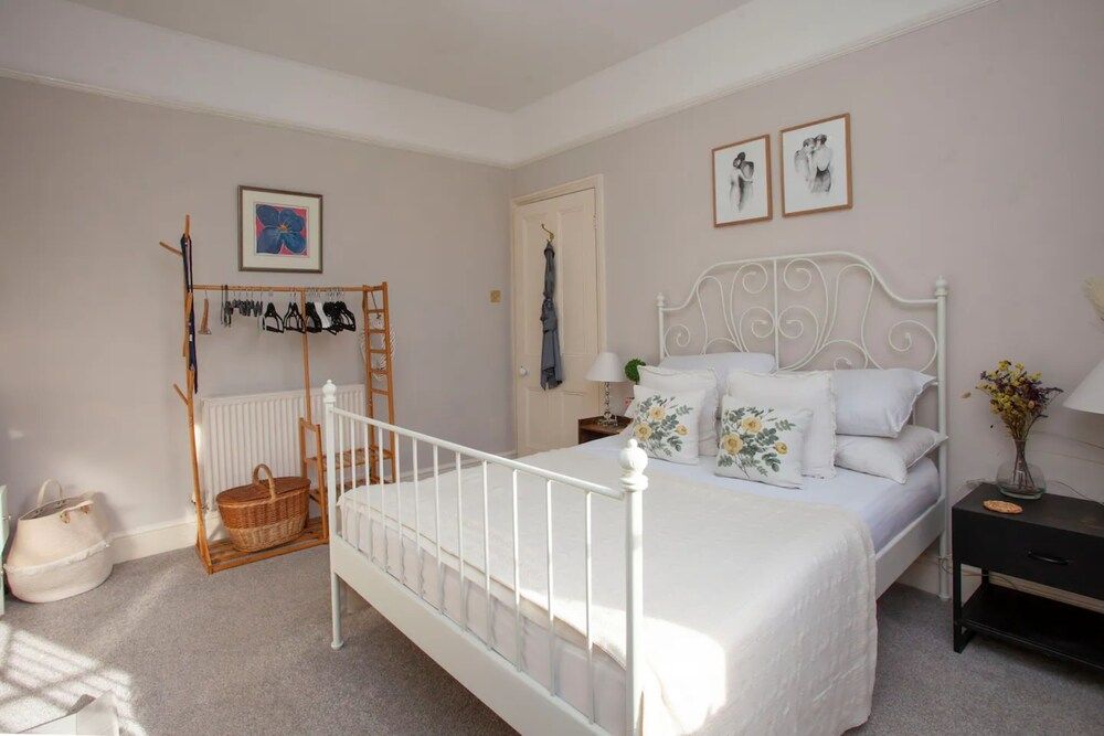 undefined Stylish and Bright 2 Bedroom Flat in Bristol 6