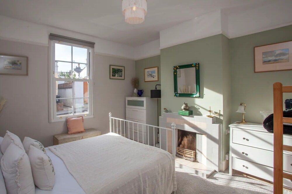 undefined Stylish and Bright 2 Bedroom Flat in Bristol 7