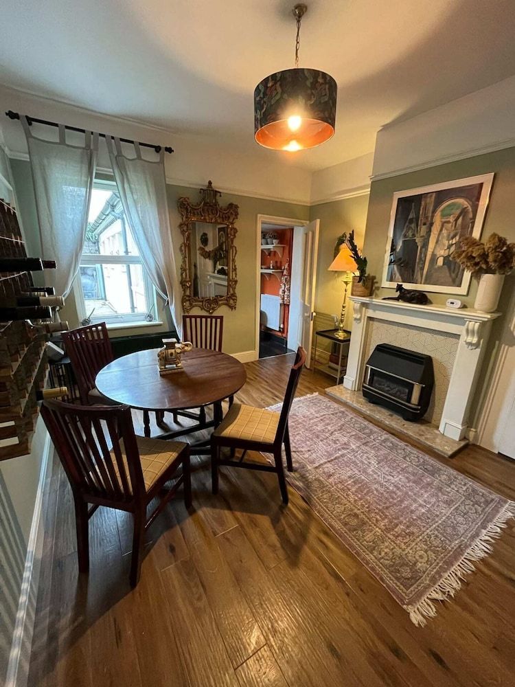 undefined Stylish and Bright 2 Bedroom Flat in Bristol