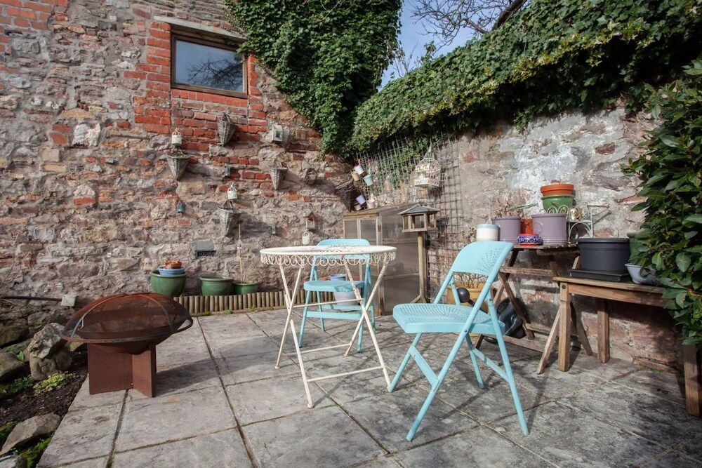 undefined Stylish and Bright 2 Bedroom Flat in Bristol 3