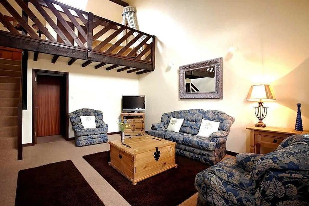 Milton's Country Lodge