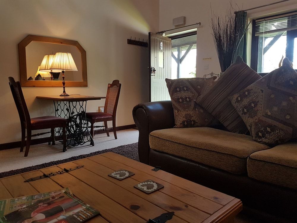 Milton's Country Lodge King Cottage 5