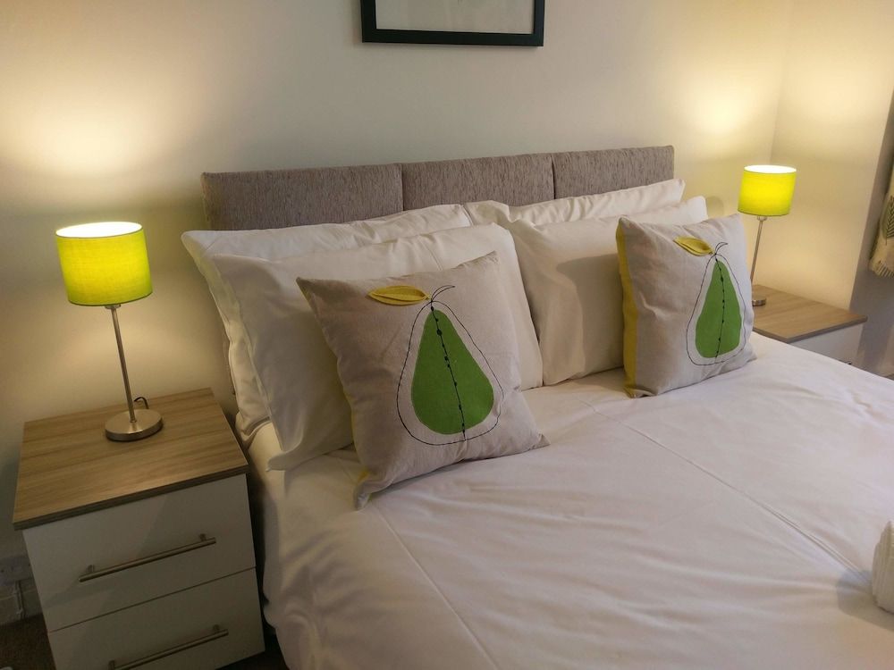 Filton House 4 Bedroom House 2