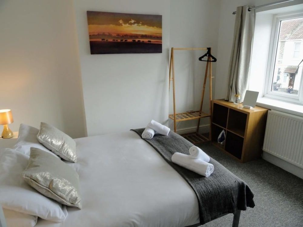 undefined Bell Hill House 4