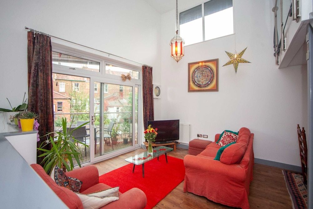 undefined Special 3 Bedroom Townhouse With Parking in Bristol