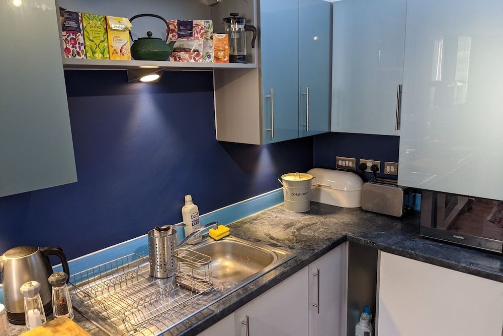 undefined Special 3 Bedroom Townhouse With Parking in Bristol 4