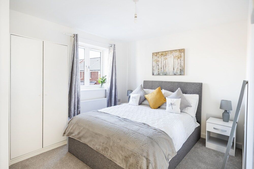 undefined Fortified Three Bedroom Home Bristol 7