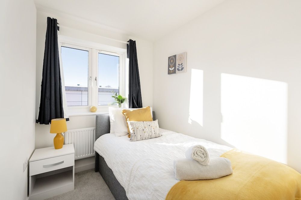 undefined Fortified Three Bedroom Home Bristol 3