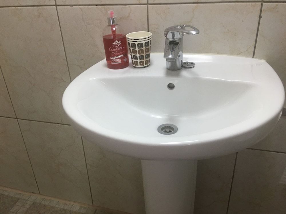 Bridge Farm Guesthouse Economy Double Room, 1 Double Bed 4