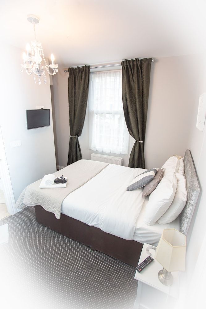 undefined The Ibrox Lodge 10