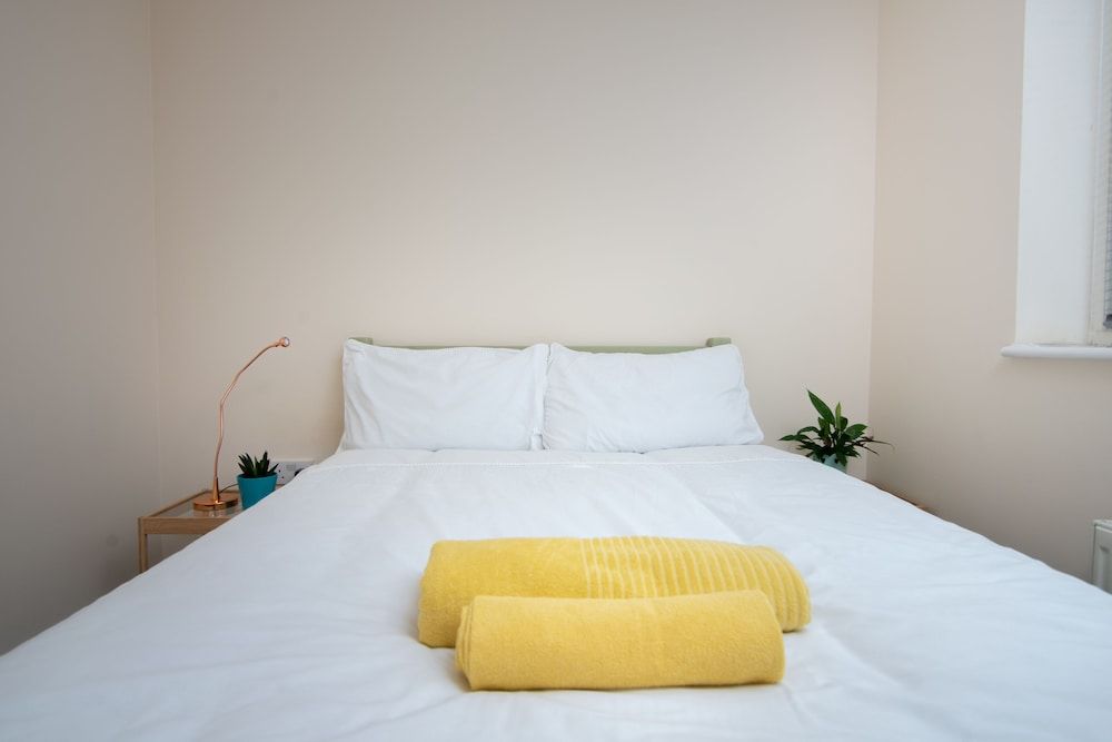 undefined Bristol bnb 5