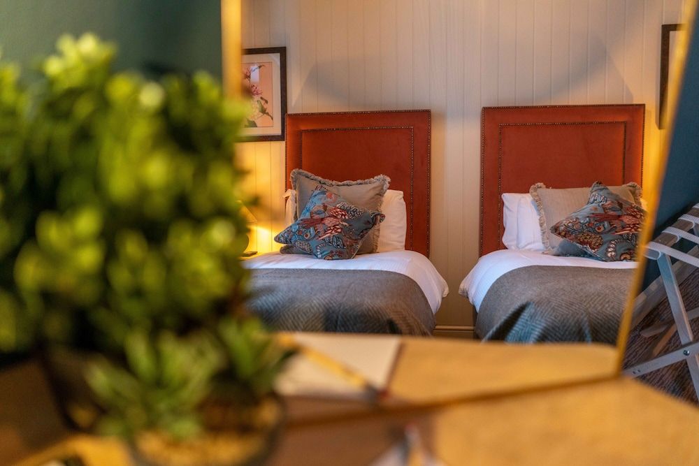 The Bowl Inn Twin Room 3