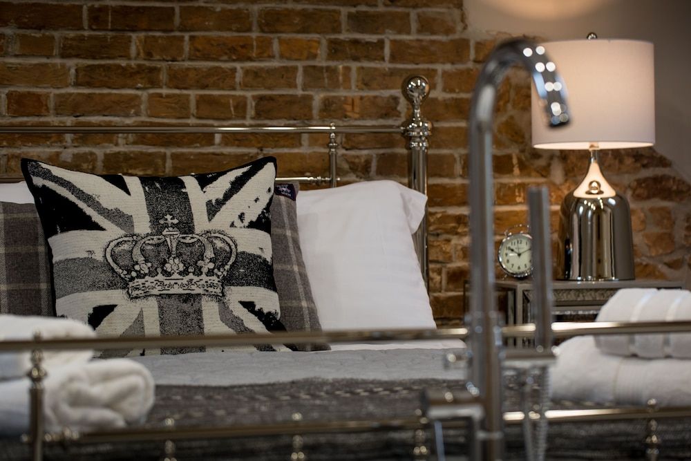 Darlington Arms The Loft Room 5