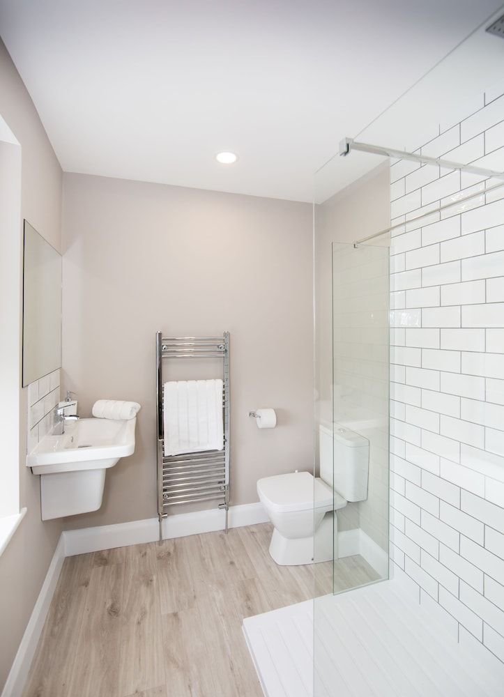 Darlington Arms Redhill (Private External Bathroom) 6