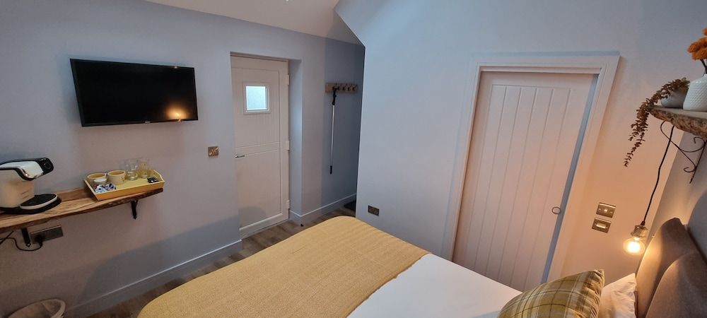 Ring O Bells Hinton Blewett Double Room, Accessible, Ensuite 2