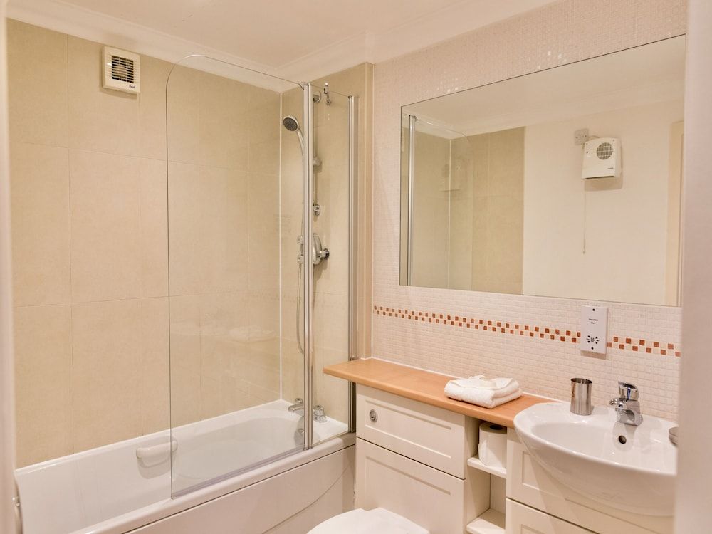 Your Space Apartments - Manor House Duplex, 2 Bedrooms, 2 Bathrooms 8