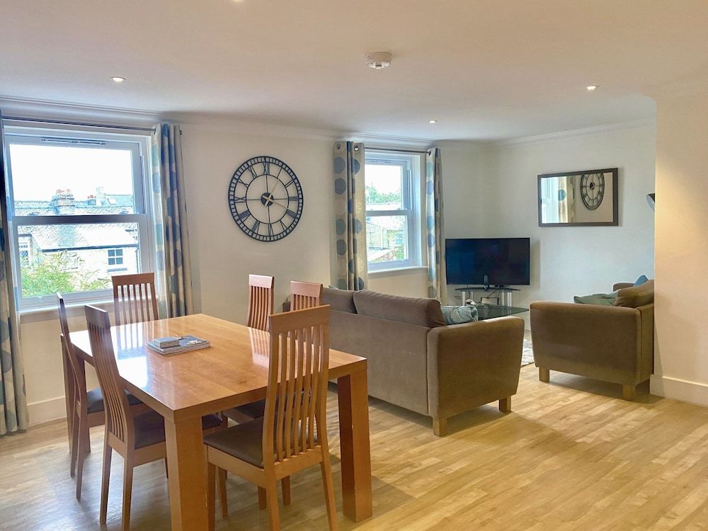 Your Space Apartments - Manor House Duplex, 2 Bedrooms, 2 Bathrooms 13