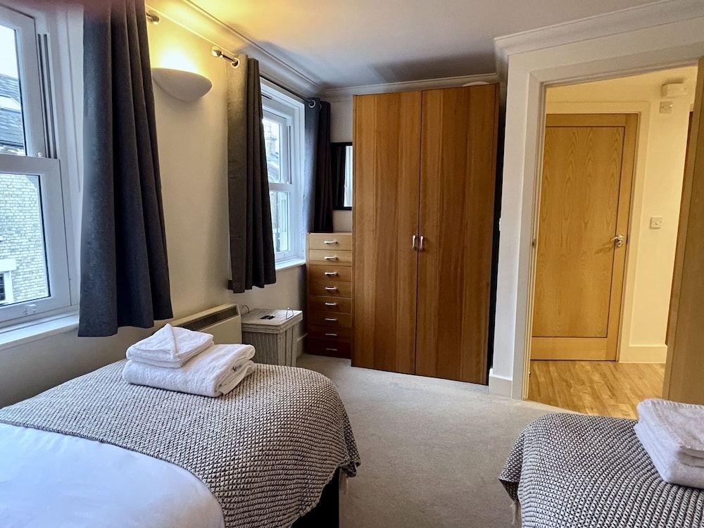 Your Space Apartments - Manor House Duplex, 2 Bedrooms, 2 Bathrooms 5