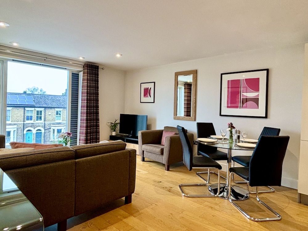 Your Space Apartments - The Hamilton's Superior Apartment, 2 Bedrooms 8