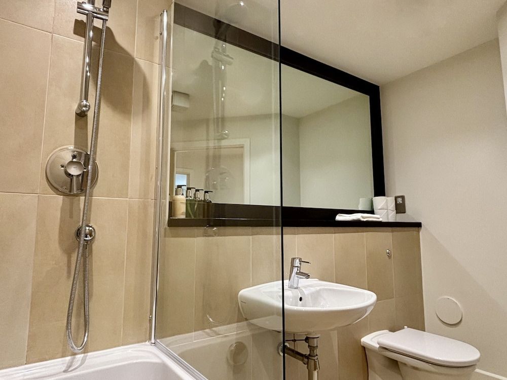 Your Space Apartments - The Hamilton's Superior Apartment, 2 Bedrooms 6