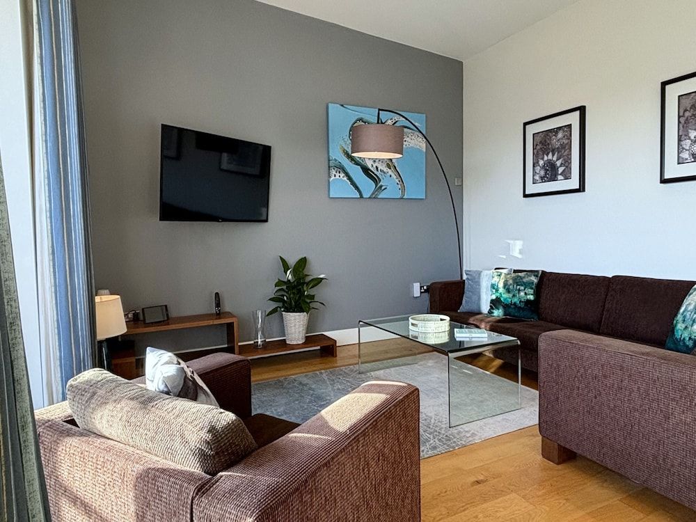 Your Space Apartments - The Hamilton's Luxury Penthouse, 2 Bedrooms, Balcony 14