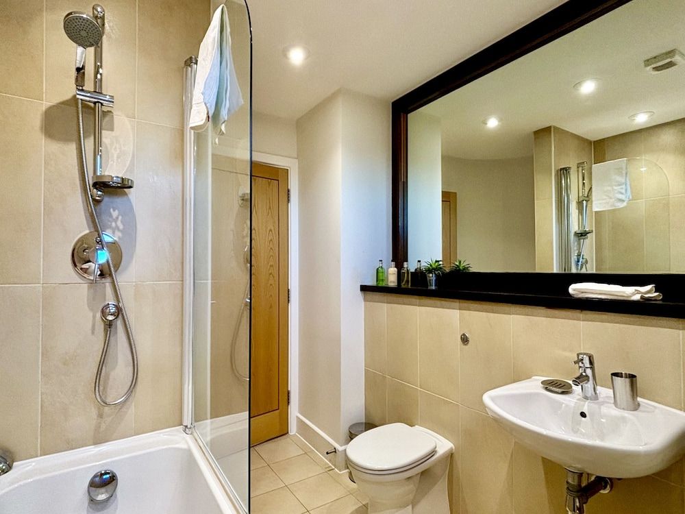 Your Space Apartments - The Hamilton's Luxury Penthouse, 2 Bedrooms, Balcony 9