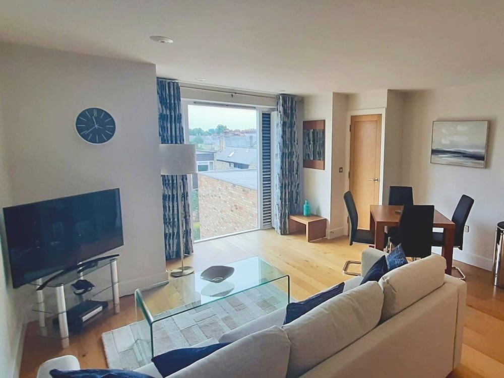 Your Space Apartments - The Hamilton's Executive Apartment, 1 Bedroom, Private Bathroom 6