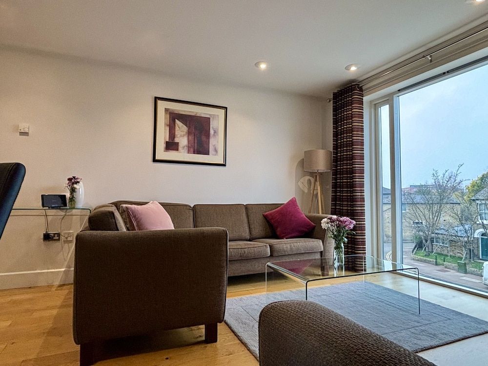 Your Space Apartments - The Hamilton's Superior Apartment, 2 Bedrooms 9