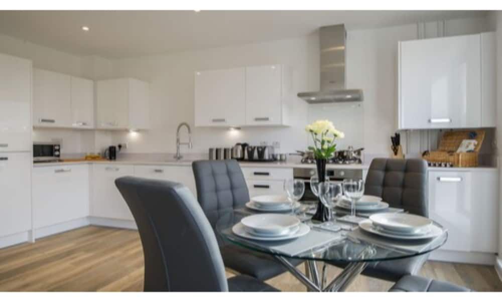 undefined Tailored Stays - De Havilland House 9